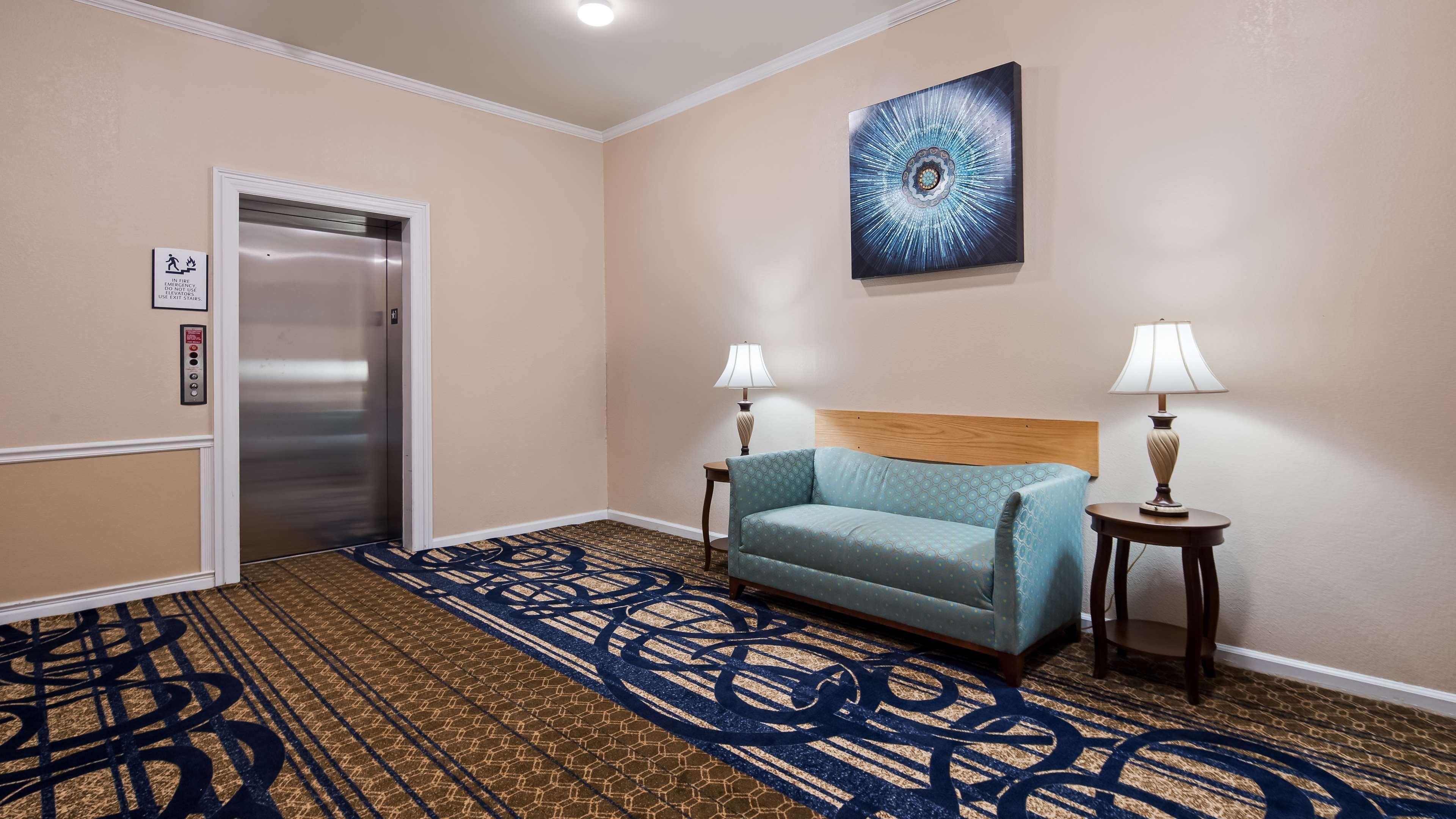 Best Western Spring Hill Inn & Suites Extérieur photo