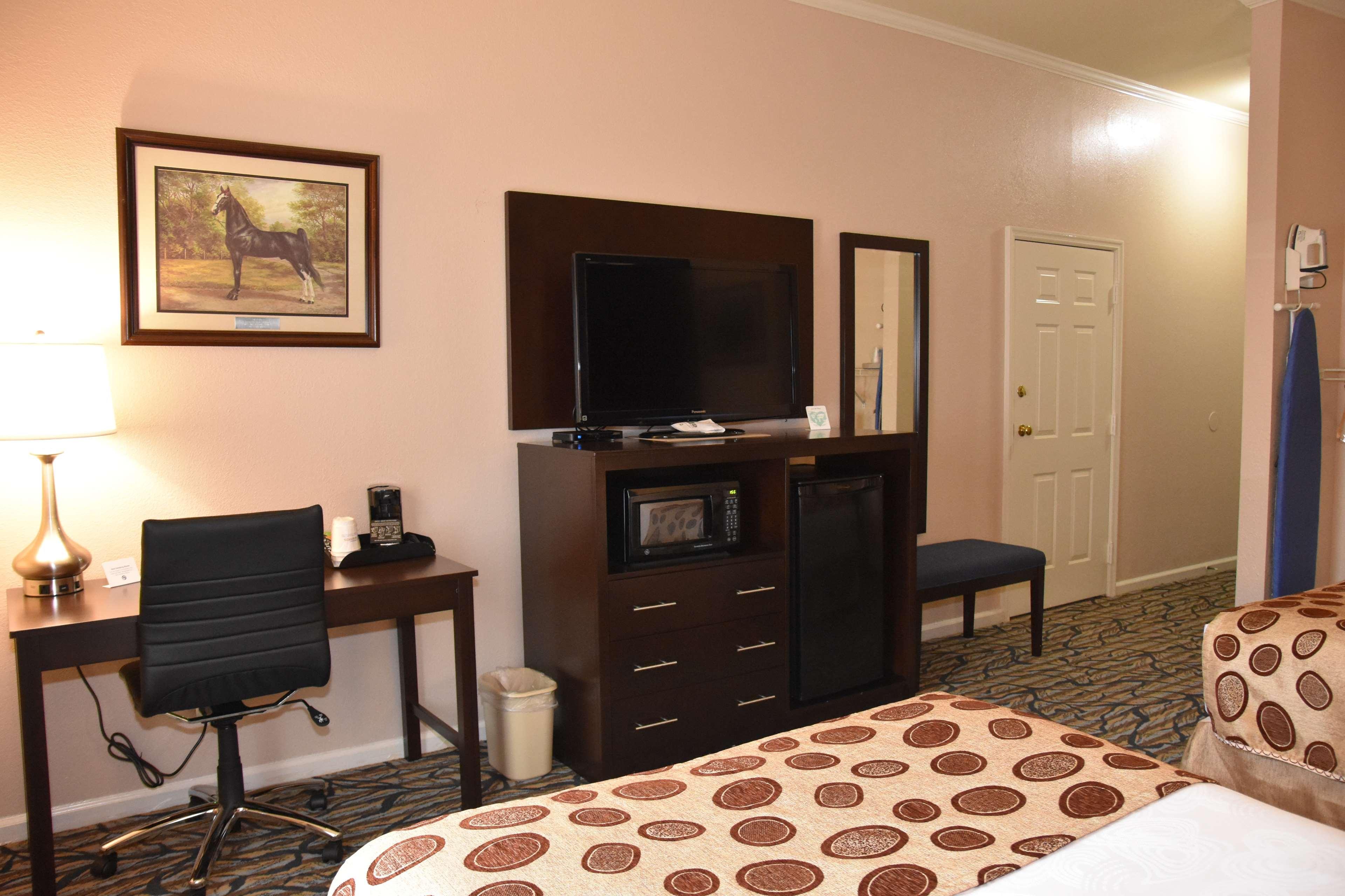 Best Western Spring Hill Inn & Suites Extérieur photo