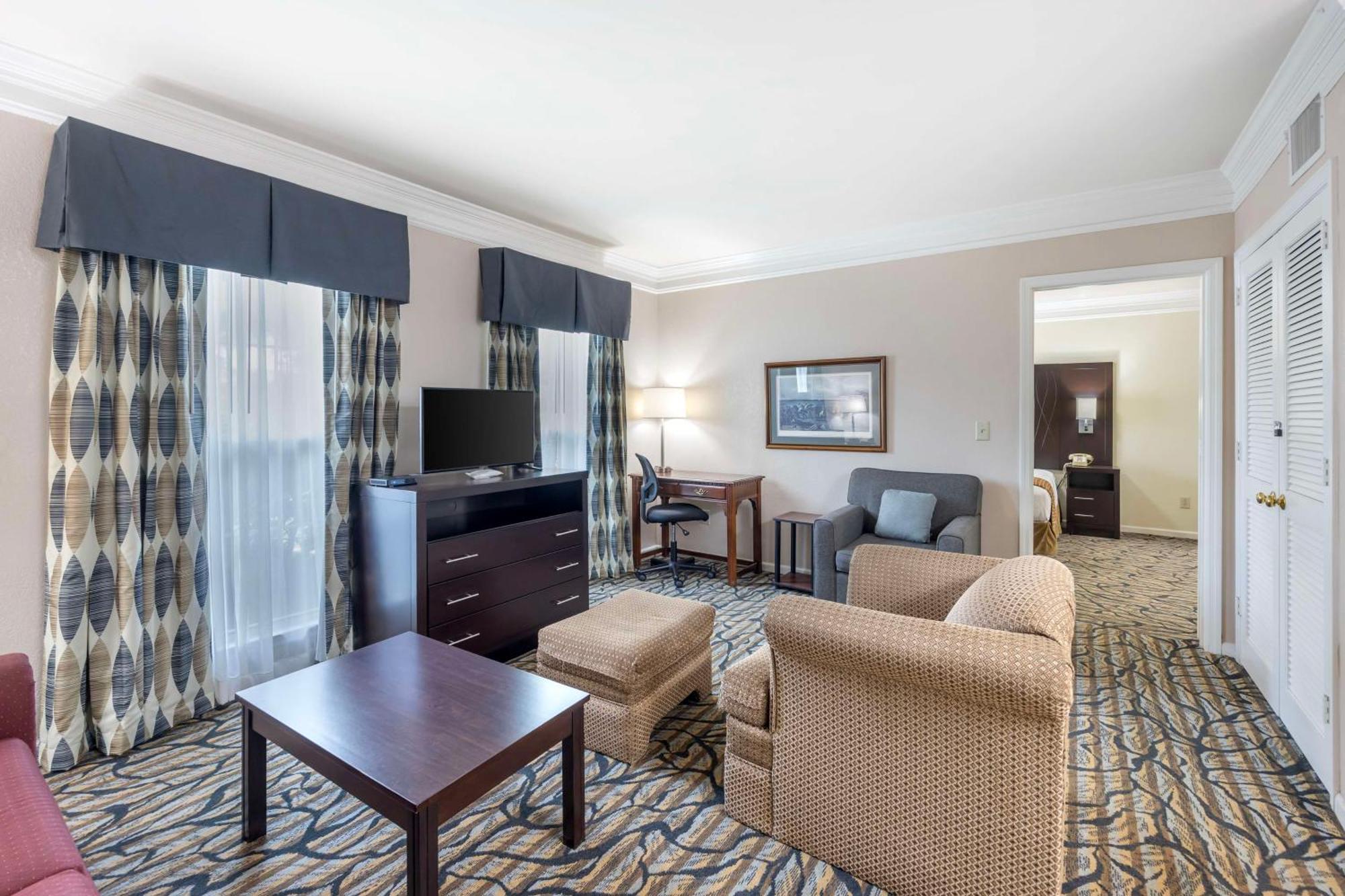 Best Western Spring Hill Inn & Suites Extérieur photo